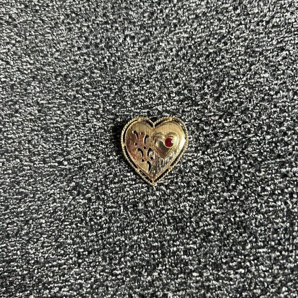 Vintage Heart Valentine Gerrys Brooch Pin Gold Tone Ruby Red Signed - Picture 2 of 6